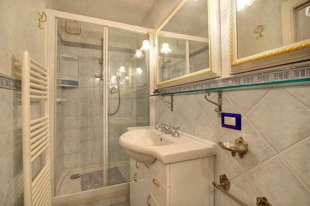 Ferienwohnung Santa Croce Elegant With Garage Florenz Exterior foto