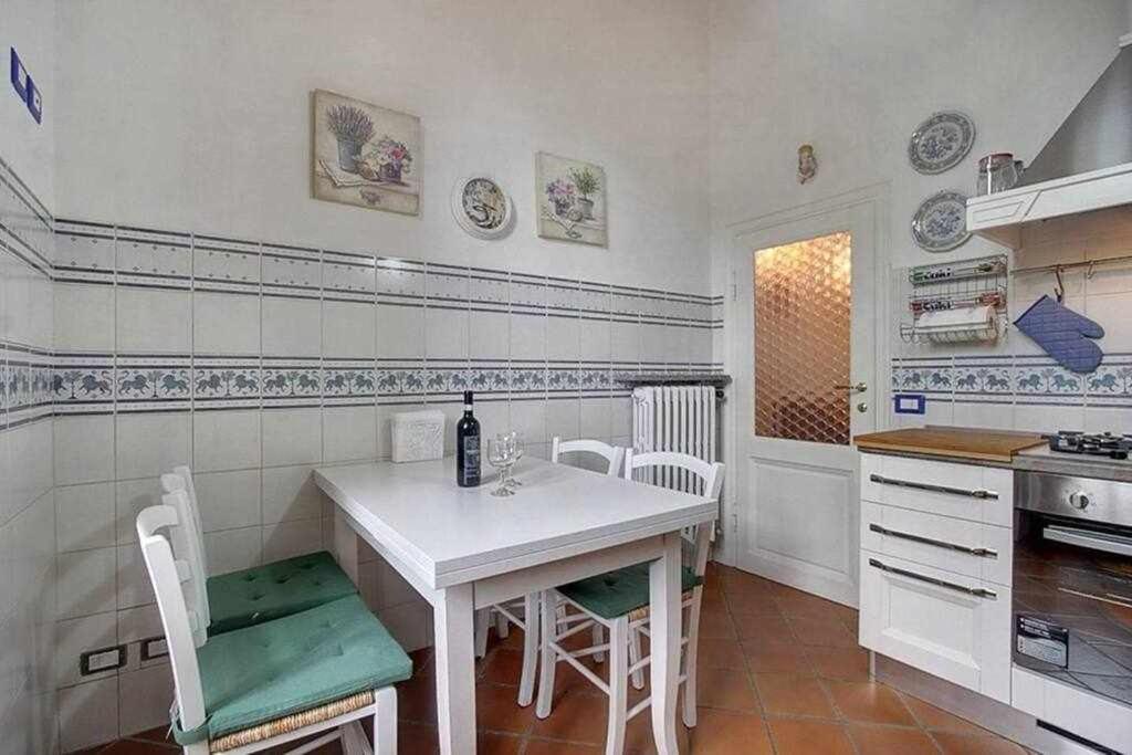 Ferienwohnung Santa Croce Elegant With Garage Florenz Exterior foto
