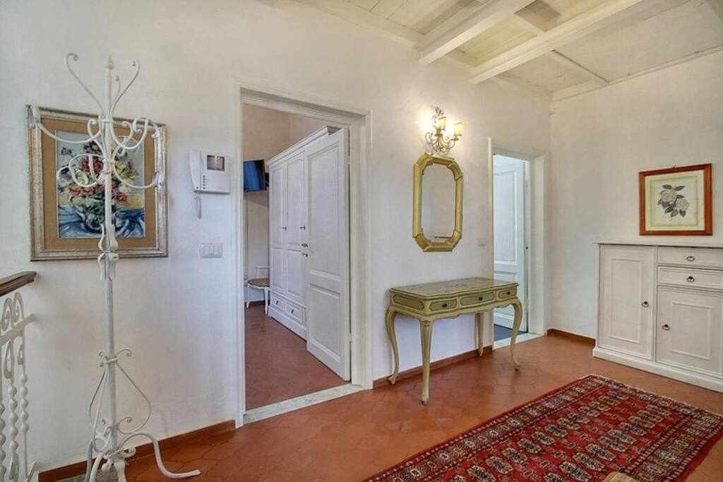 Ferienwohnung Santa Croce Elegant With Garage Florenz Exterior foto