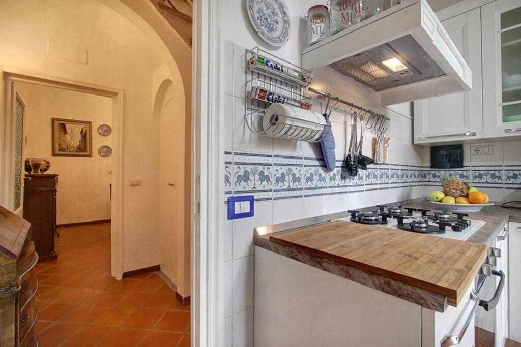 Ferienwohnung Santa Croce Elegant With Garage Florenz Exterior foto