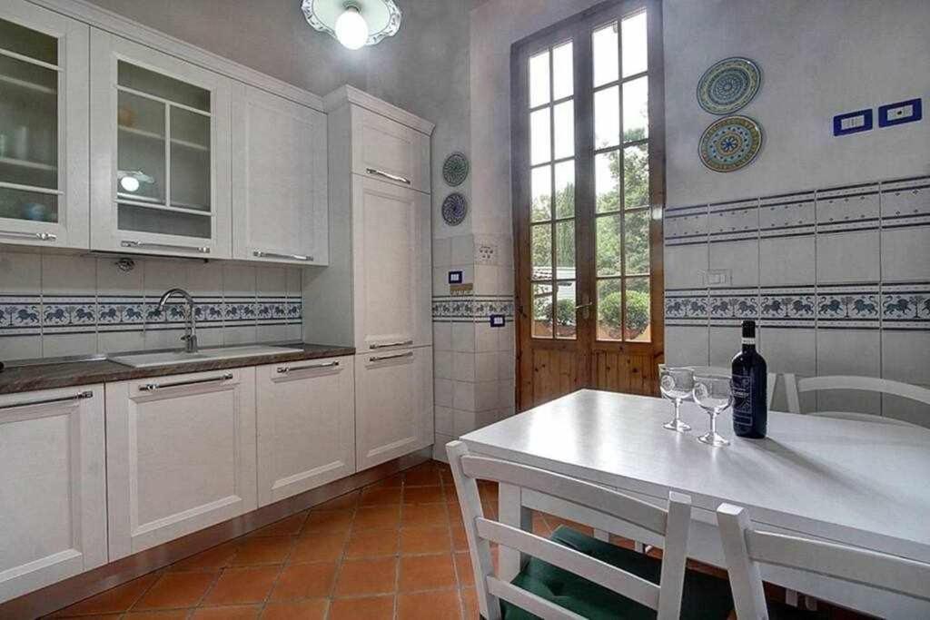 Ferienwohnung Santa Croce Elegant With Garage Florenz Exterior foto