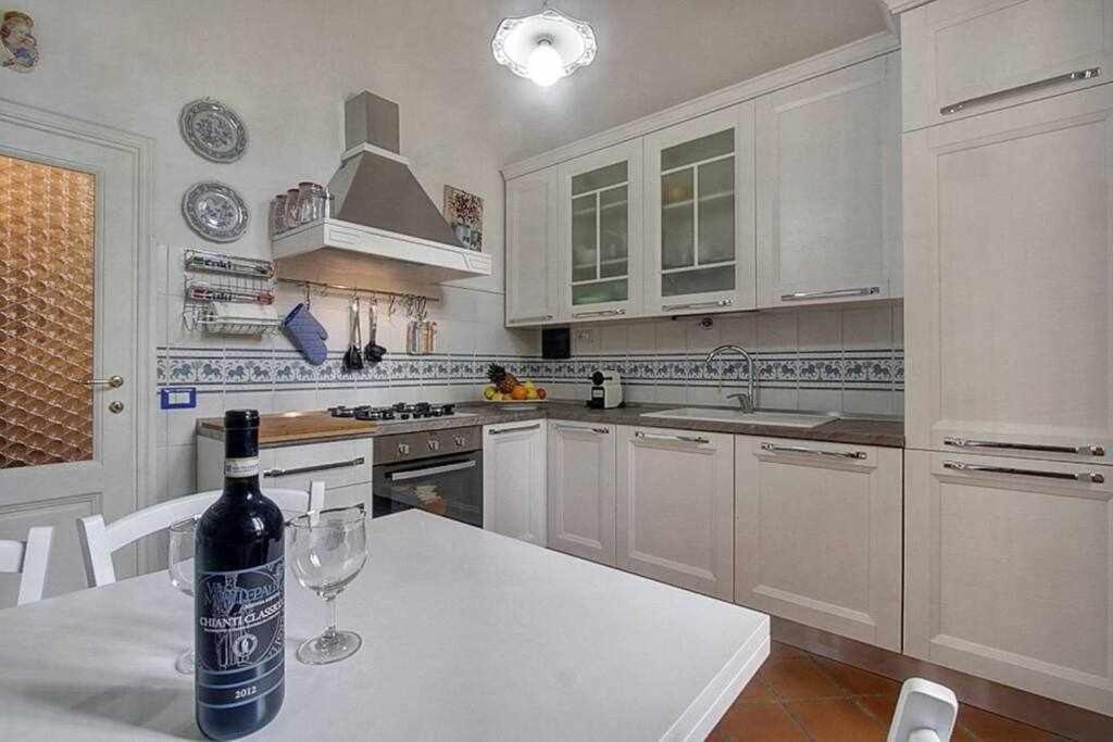 Ferienwohnung Santa Croce Elegant With Garage Florenz Exterior foto