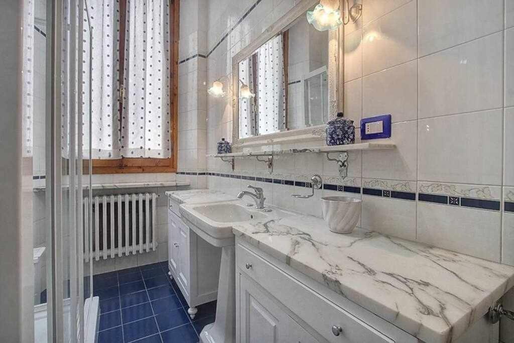 Ferienwohnung Santa Croce Elegant With Garage Florenz Exterior foto