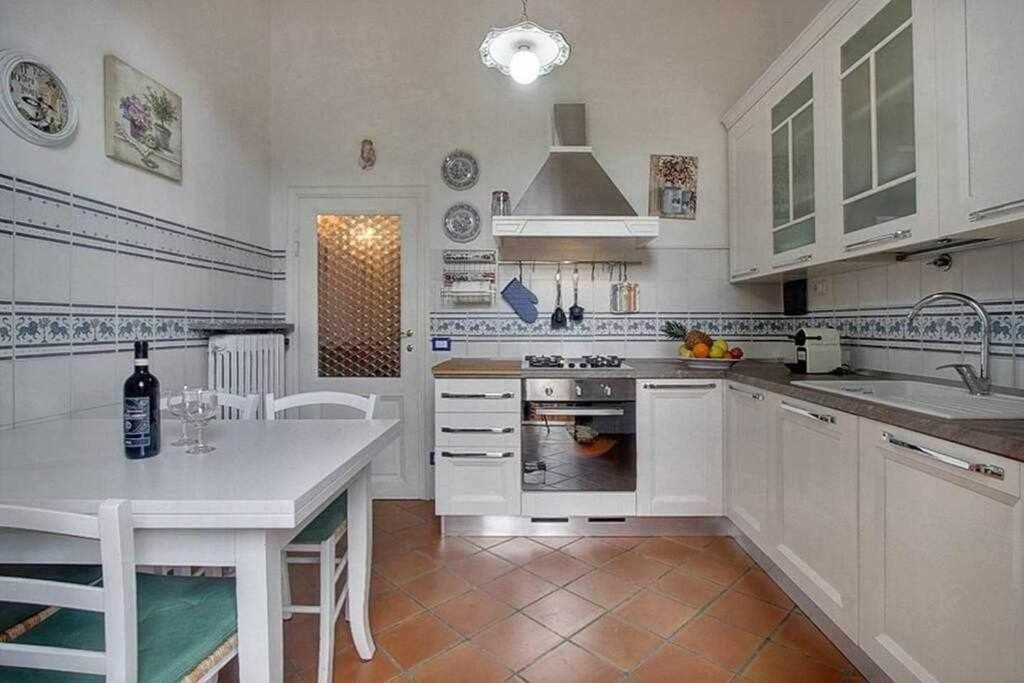 Ferienwohnung Santa Croce Elegant With Garage Florenz Exterior foto