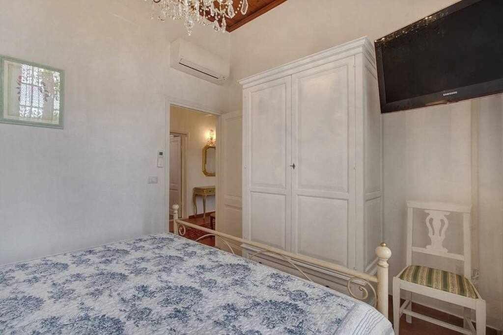 Ferienwohnung Santa Croce Elegant With Garage Florenz Exterior foto