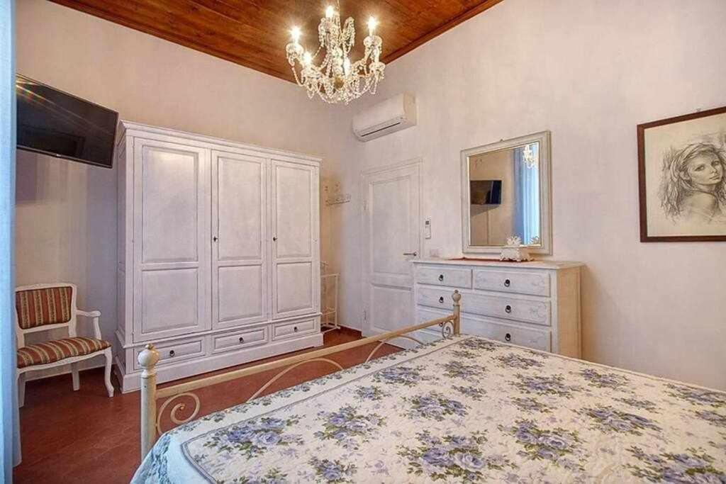 Ferienwohnung Santa Croce Elegant With Garage Florenz Exterior foto