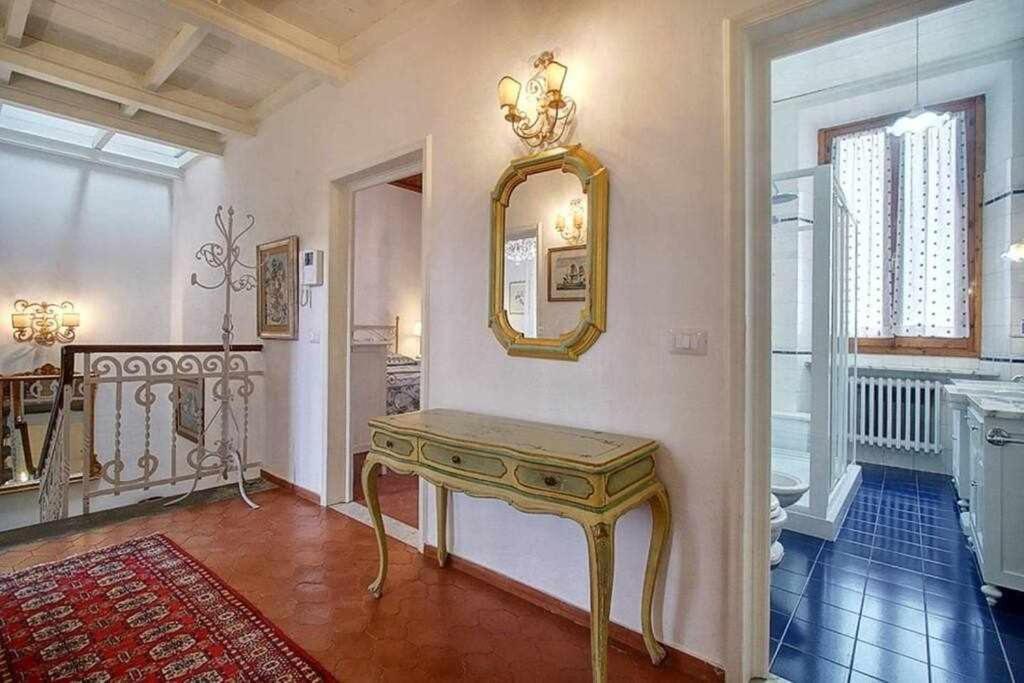 Ferienwohnung Santa Croce Elegant With Garage Florenz Exterior foto