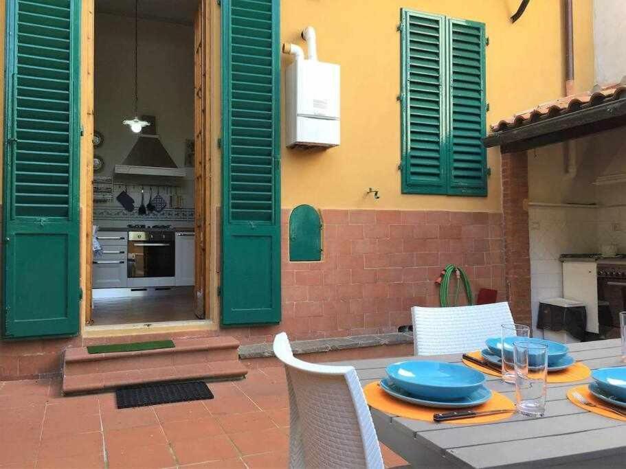 Ferienwohnung Santa Croce Elegant With Garage Florenz Exterior foto