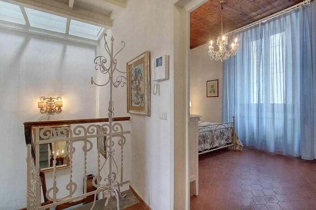 Ferienwohnung Santa Croce Elegant With Garage Florenz Exterior foto