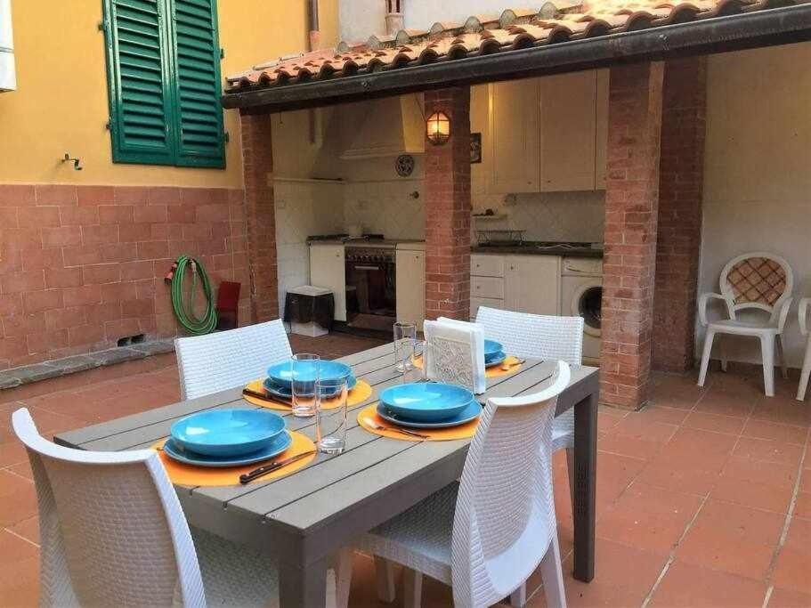 Ferienwohnung Santa Croce Elegant With Garage Florenz Exterior foto